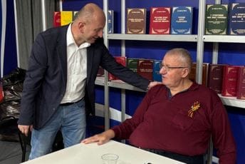 Knežević sa Šešeljem na Sajmu knjiga u Beogradu