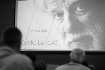 “Između linija” Cvetka Lainovića u Podgorici; Marković: Njegova djela nisu samo predmeti za gledanje, već i poziv na kontemplaciju