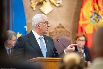 Iz opozicije nije došao niko; Mandić o nasilju: To su samo prolazna dešavanja, bilo je toga prošlih mjeseci i po Evropi