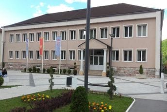 Andrijevica: Odbornici Demokrata i SNP-a optužili kolege iz PES-a da "počesto ne dolaze na posao"