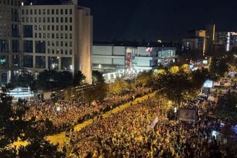 (VIDEO) Studenti iz Novog Pazara stigli u Novi Sad, dočekale ih hiljade građana