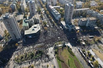 (FOTO/VIDEO) Dijana Hrka, majka stradalog Stefana stupa u štrajk glađu