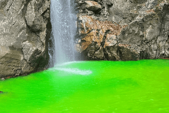 Planinski potok u Njemačkoj obojen u neonsko zelenu, pokrenuta istraga