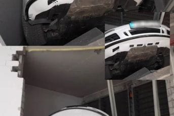 (VIDEO) Devedesetogodišnjak Poršeom probio betonski zid i preživio