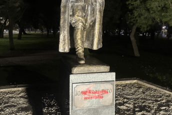 Podgorica: Oštećen postament spomenika Titu