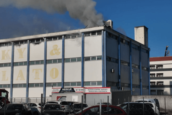 Gori "Rocky Pistolato", jedan vatrogasac povrijeđen; Bojanović: Pokušavamo da ugasimo vatru