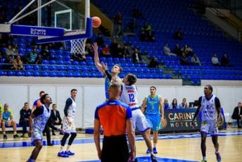 Novljani poveli pa stali: Široki slavio u Igalu