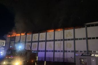 Požar u “Roki Pistolatu” bukti satima: U ispomoć stigli vatrogasci sa Cetinja