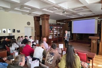 Udruženje banaka u podgoričkim školama održalo predavanje o finansijskoj pismenosti