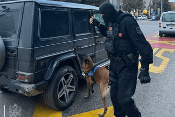 Policija kontrolisala članove OKG širom države: Oduzeti pištolji, puške, municija, hašiš, LSD, kokain... (FOTO)