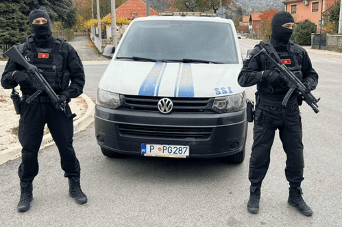 Policija opkolila danilovgradsko naselje: Uhapšen muškarac osumnjičen za seksualno uznemiravanje