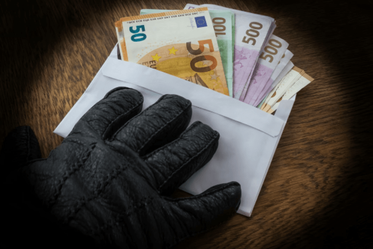 Prijavili lažne krađe, a novac prisvojili: Zaposleni u dostavnim firmama u Podgorici osumnjičeni za pronevjeru 5.936 eura