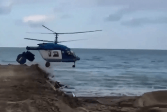 (VIDEO) Stravičan pad helikoptera u Rusiji: Prilikom slijetanja se odlomio rep