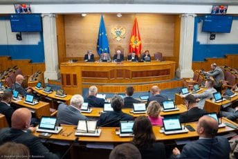 Nakon nesvakidašnjeg događaja u petak: Danas o učešću vojnika u pomoći i obuci za Ukrajinu, stižu i ministri Nakon nesvakidašnjeg događaja u petak: Danas o učešću vojnika u pomoći i obuci za Ukrajinu, stižu i ministri