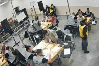 Izbori u Albaniji: Nezapamćeno niska izlaznost, kandidati Ramine stranke osvajali i do 83 odsto glasova Izbori u Albaniji: Nezapamćeno niska izlaznost, kandidati Ramine stranke osvajali i do 83 odsto glasova