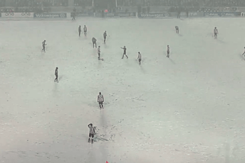 Pogledajte po kakvoj je mećavi odigran meč za prvaka Kanade u fudbalu (VIDEO) Pogledajte po kakvoj je mećavi odigran meč za prvaka Kanade u fudbalu (VIDEO)