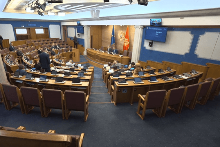 Krapović: DPS jedini u Crnoj Gori ima sporazum s Putinovom partijom; Nikolić: Rusi nudili ozbiljan novac Đukanovićevoj vladi za luku na Jadranu, Vaše konstrukcije su neodržive