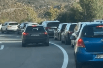 Udes na putu Podgorica - Cetinje: Povrijeđena jedna osoba, stvorene kolone