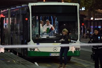 Užas u centru Ljubljane: Životno ugrožen vozač autobusa, za napadačem tragali i helikopterom