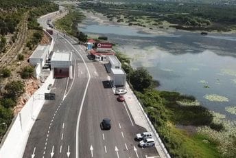 Haos počeo pošto su izašli iz Crne Gore: Pucnjava na putu prema Skadru, vozač pobjegao i ostavio kola na putu