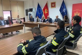 Trening za gašenje požara na otvorenom: Crnogorske vatrogasce obučavaju francuski instruktori