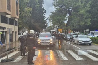 (VIDEO) Jake policijske snage blokirale ulice: Pogledajte kako je trenutno u centru Podgorice (VIDEO) Jake policijske snage blokirale ulice: Pogledajte kako je trenutno u centru Podgorice