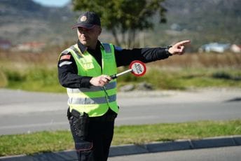 Sedam vozača uhapšeno u Budvi, maloljetnici zatečeni u konzumaciji alkohola