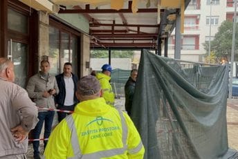 Krenuli da uklanjaju nadstrešnicu restorana Uniko, pa nastao problem