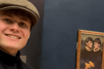 (VIDEO) Novi nevjerovatan propust u Luvru: Belgijanci postavili svoju sliku u prostoriji gdje je Mona Liza