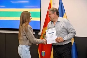 "Život bez filtera": Opština Bar nagradila učesnike literarnog konkursa i inspirativne priče mladih autora o digitalnoj zavisnosti