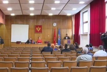 Sjednica SO Nikšić odgođena: Odbornici vladajućih partija nisu se pojavili