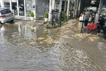 (FOTO/VIDEO) Kiša napravila probleme u Ulcinju, spasilačke službe na terenu; Nimanbegu: Stanje je sad stabilno