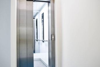 Jedna osoba povrijeđena u padu lifta u centru Podgorice