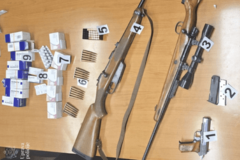 Andrijevčanin osumnjičen za prodaju droga: Od njega oduzeto oružje, municija i tablete