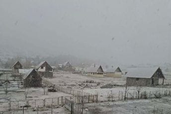 (FOTO/VIDEO) Pada snijeg u okolini Podgorice