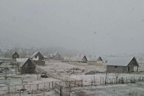 (FOTO/VIDEO) Pada snijeg u okolini Podgorice
