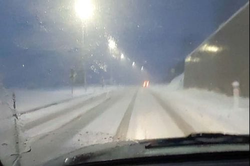 (VIDEO) Pogledajte kako je trenutno na sjeveru Crne Gore: Snijeg i poledica, otežano se saobraća