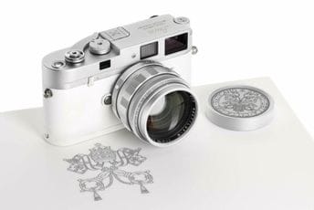 Rekordna aukcija: Fotoaparat pape Franja prodat za nevjerovatnu cijenu Rekordna aukcija: Fotoaparat pape Franja prodat za nevjerovatnu cijenu