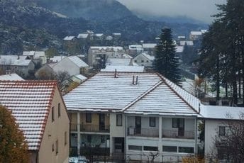 Cetinje: Voda ulazila u garaže i podrume, vatrogasci intervenisali na više lokacija