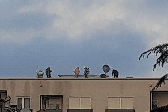 Gorio krov zgrade u Podgorici, požar gasilo devet vatrogasaca