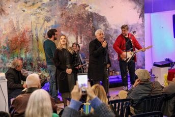 Promovisan treći album benda AkademiA u Baru: Predstavljene "Boje ljubavi" (FOTO) Promovisan treći album benda AkademiA u Baru: Predstavljene "Boje ljubavi" (FOTO)