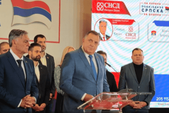 Dodik proglasio pobjedu Karana, opoziciju optužio da potpiruje ljude da izađu na ulice Dodik proglasio pobjedu Karana, opoziciju optužio da potpiruje ljude da izađu na ulice
