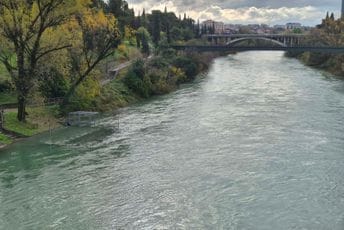 (FOTO) Nakon kratkotrajnog prestanka padavina: Vodostaj Morače u blagom padu