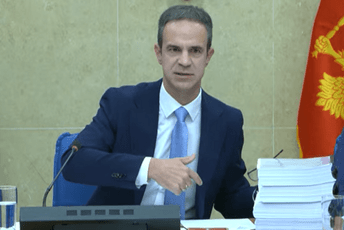 Mugoša podnio ostavku na poziciju zamjenika predsjednika Odbora za zdravstvo, rad i socijalno staranje Mugoša podnio ostavku na poziciju zamjenika predsjednika Odbora za zdravstvo, rad i socijalno staranje