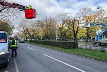 Počelo novogodišnje kićenje Podgorice: Za nove ukrase 25.000 eura Počelo novogodišnje kićenje Podgorice: Za nove ukrase 25.000 eura