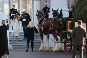 Melanija nastavila tradiciju: Božićna jelka stigla u Bijelu kuću