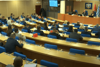 Odbornici većinom odlučili: Podgorica dobija spomen-obilježje posvećeno Amfilohiju i Halitu Đečeviću