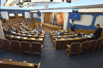 Sjednica Skupštine u toku; Bogdanović: Ovo što je policija do sada 'ulovila' je predjelo, sprema se dezert