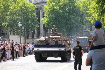 Francuska uvodi dobrovoljnu vojnu službu, Makron uskoro predstavlja plan