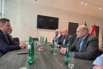 Predstavnici slovenačke SIJ Group obišli nikšićku Željezaru Šahmanović s predstavnicima SIJ Group